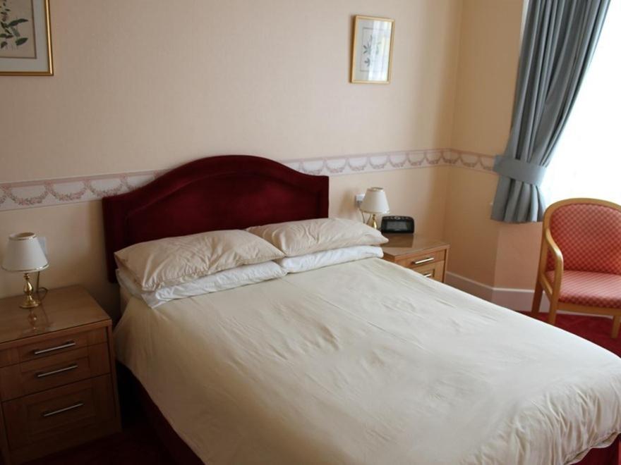 Merton House Worthing Bagian luar foto